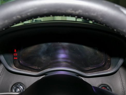 Used 2018 McLaren 570S RWD image 11