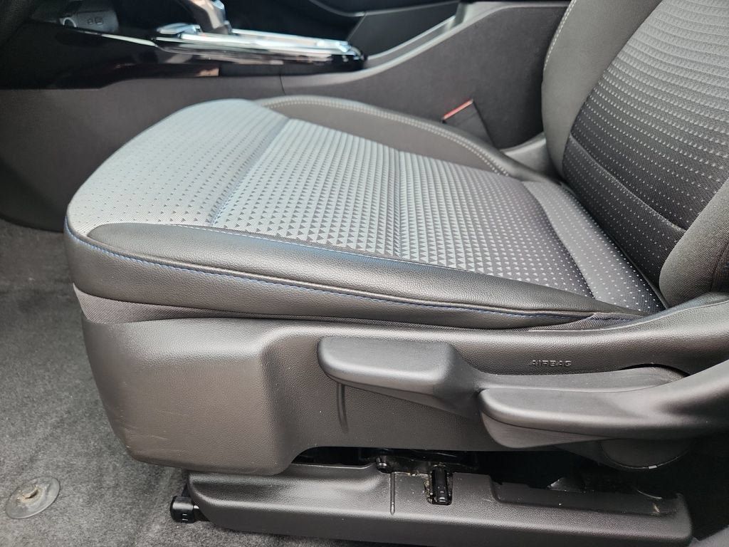 Certified 2025 Chevrolet Trax LT w/ LT Convenience Package FWD image 19