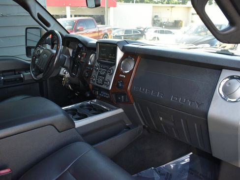 Used 2016 Ford F250 Lariat w/ Lariat Interior Package AWD/4WD image 13