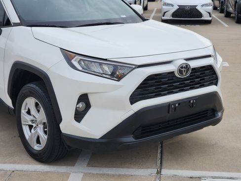 Used 2020 Toyota RAV4 XLE w/ Convenience Package image 7
