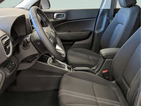 New 2025 Hyundai Venue SEL FWD image 15