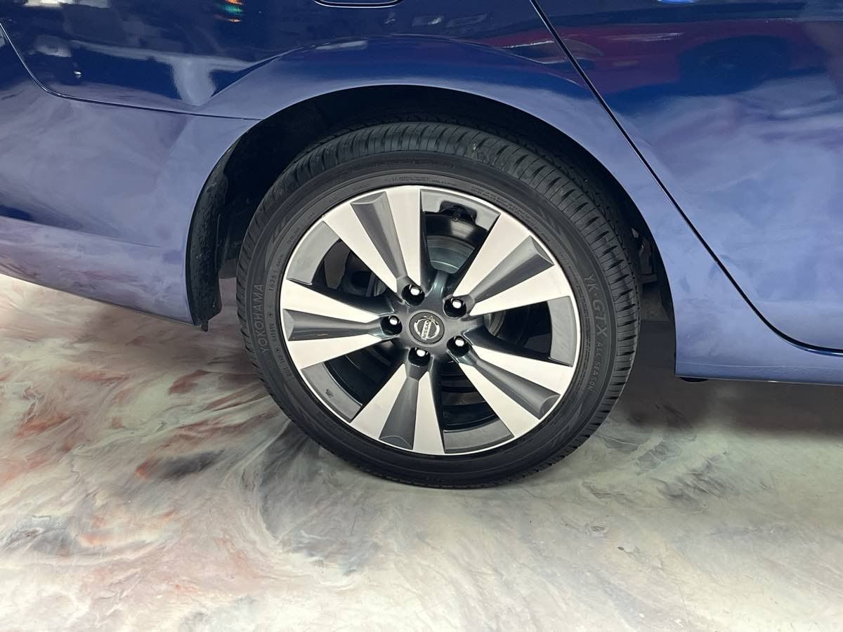 Used 2019 Nissan Sentra SV w/ Special Edition Package FWD image 32