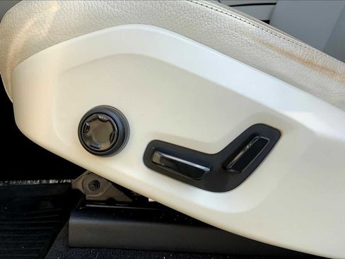 Used 2017 Volvo XC90 T6 Momentum w/ Vision Package image 34