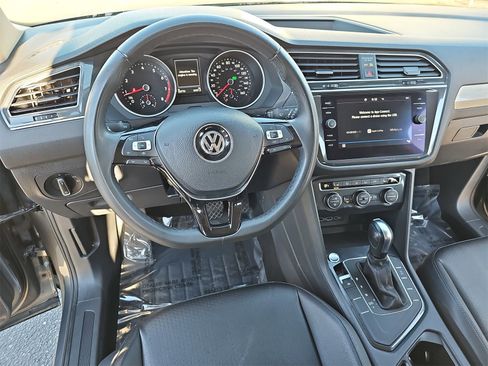 Used 2020 Volkswagen Tiguan SE image 17