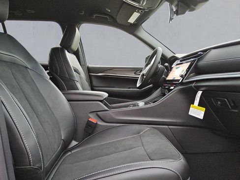 New 2026 Jeep Grand Cherokee Altitude image 15