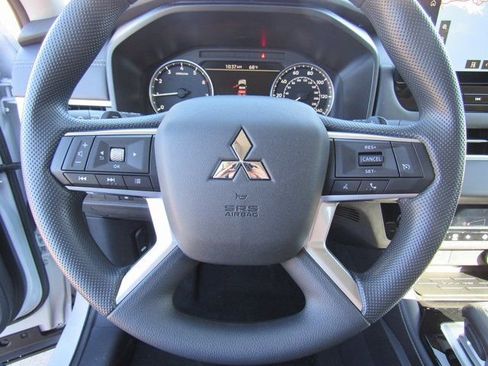 New 2026 Mitsubishi Outlander ES image 21