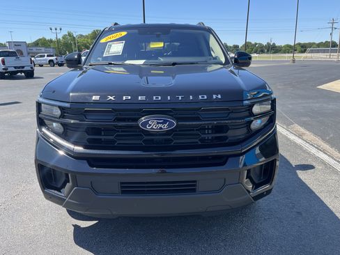 Used 2025 Ford Expedition Active AWD/4WD image 8