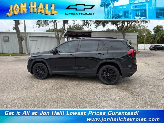 Used 2022 GMC Terrain SLE w/ Driver Convenience Package FWD image 4