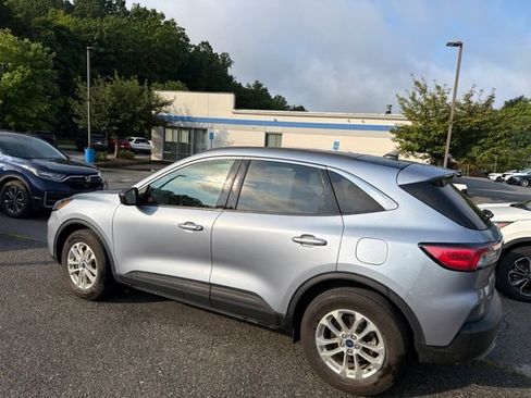 Used 2022 Ford Escape SE w/ Cold Weather Package AWD/4WD image 6
