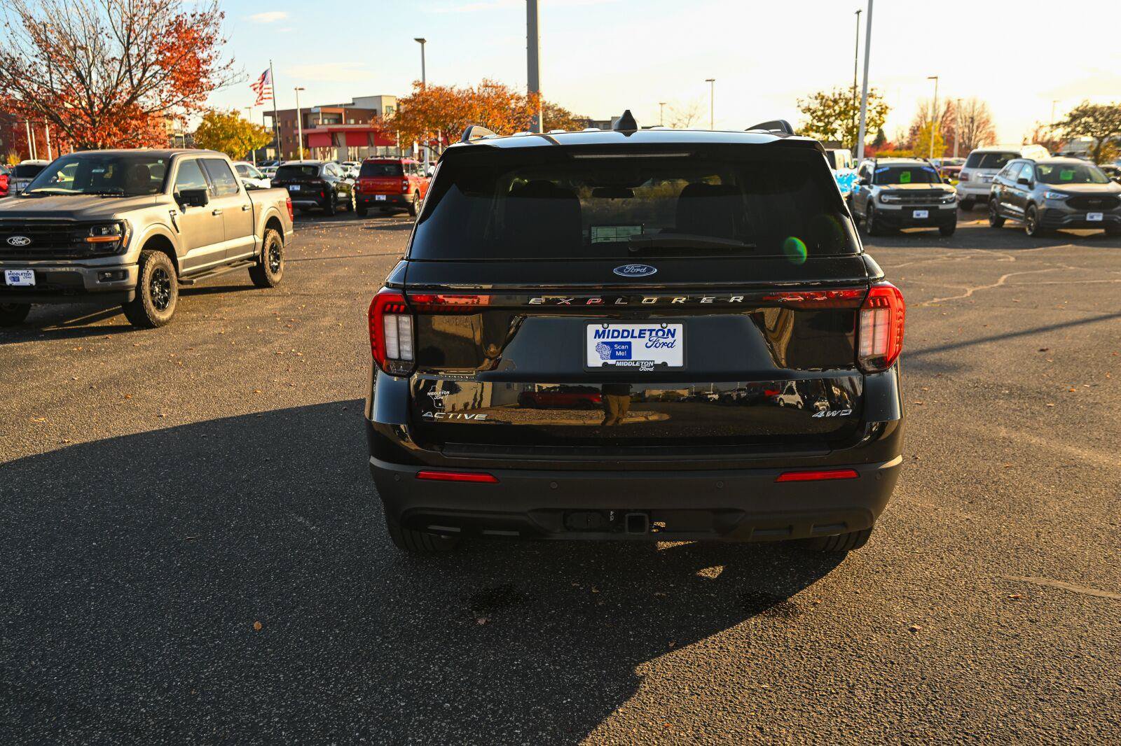 Used 2025 Ford Explorer Active AWD/4WD image 6