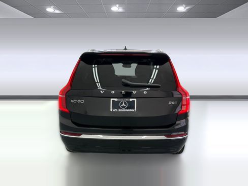 Used 2025 Volvo XC90 B6 Plus image 9