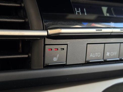 Used 2024 Toyota Sienna XSE image 32