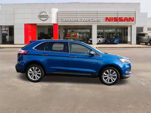 Used 2024 Ford Edge Titanium image 2