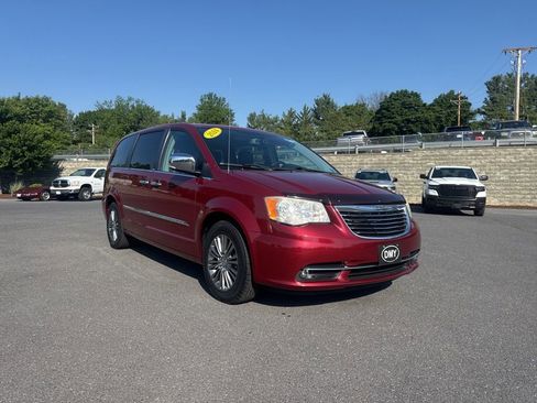 Used 2014 Chrysler Town & Country Touring-L w/ Driver Convenience Group FWD image 1