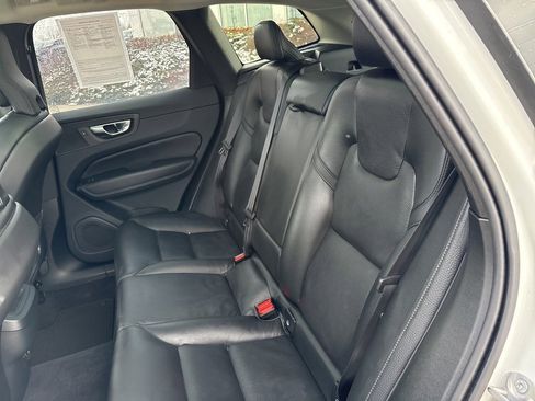 Used 2025 Volvo XC60 B5 Plus image 31