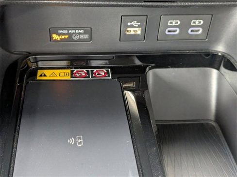 Used 2025 Toyota Camry XLE image 22