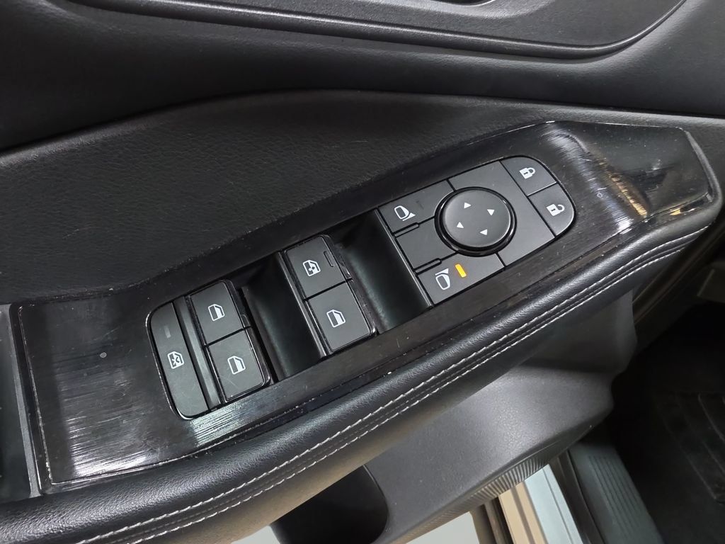 Used 2025 Nissan Rogue SV AWD/4WD image 14