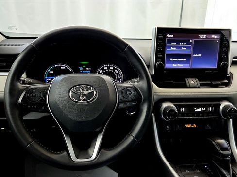 Used 2022 Toyota RAV4 XLE w/ Convenience Package image 28