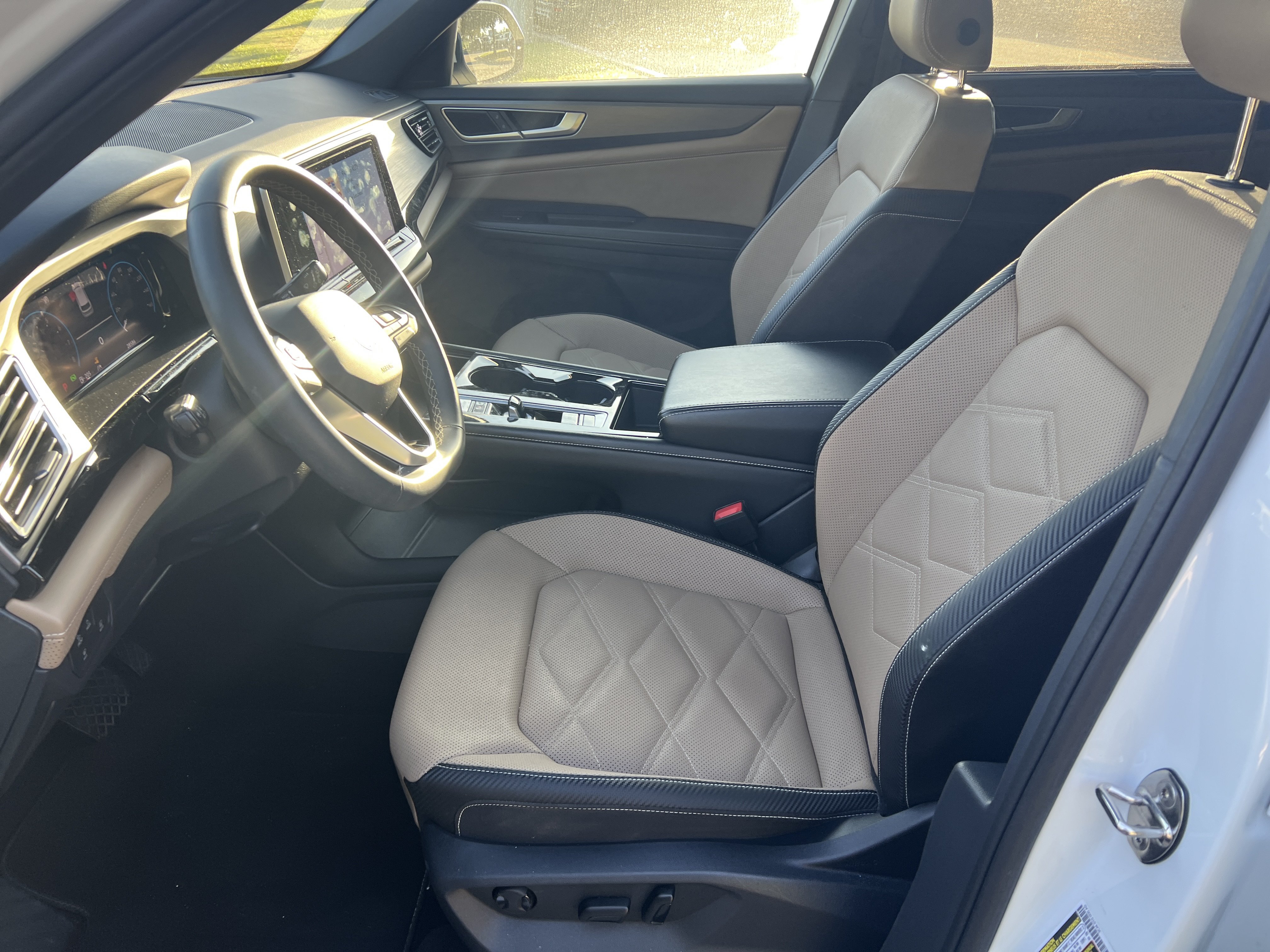 Used 2024 Volkswagen Atlas Cross Sport SE w/ Panoramic Sunroof Package FWD image 13