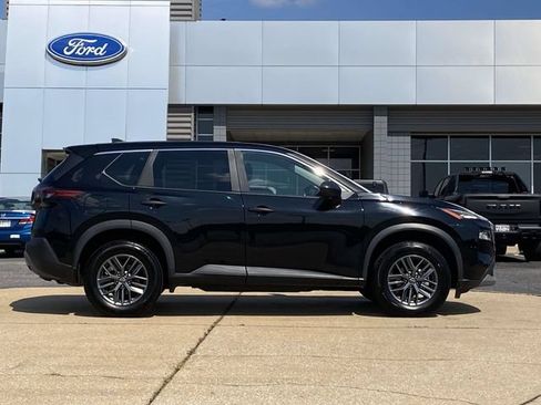 Used 2023 Nissan Rogue S FWD image 2