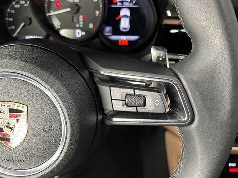 Used 2025 Porsche Macan AWD/4WD image 31