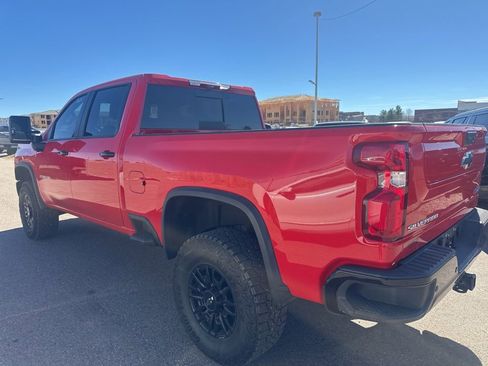 Used 2024 Chevrolet Silverado 2500 ZR2 w/ Technology Package image 4