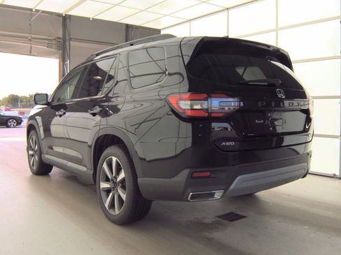 Used 2023 Honda Pilot Touring image 6