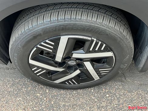 Used 2025 Nissan Kicks SV FWD image 8