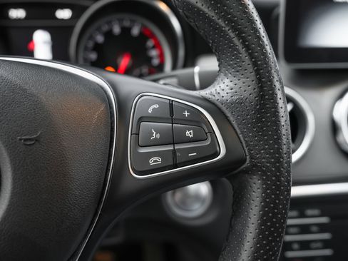 Used 2020 Mercedes-Benz GLA 250 4MATIC image 19