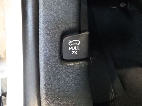 Used 2023 Ford Explorer XLT w/ Equipment Group 202A AWD/4WD image 17