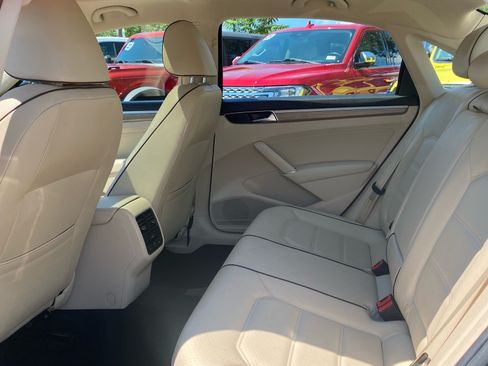 Used 2018 Volkswagen Passat 2.0T SE FWD image 18