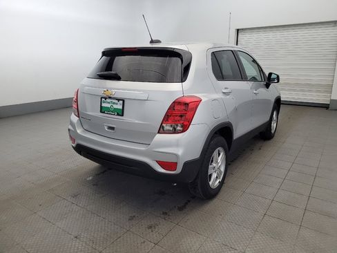 Used 2022 Chevrolet Trax LS w/ Tint and Cruise Package image 9