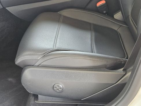 Certified 2025 Mercedes-Benz GLC 300 image 24