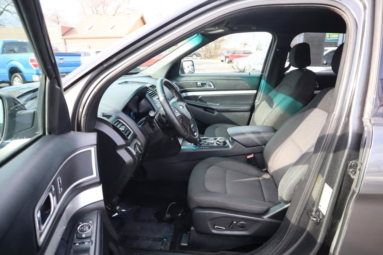 Used 2017 Ford Explorer XLT AWD/4WD image 18