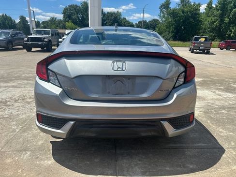Used 2018 Honda Civic Touring image 4