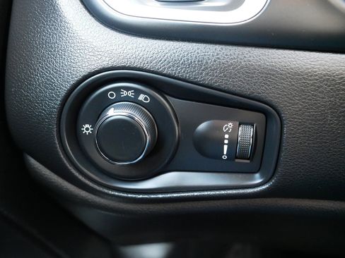 Used 2020 Jeep Renegade Sport image 26