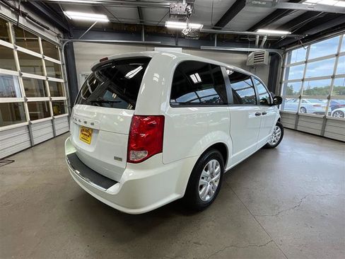 Used 2019 Dodge Grand Caravan SE FWD image 5