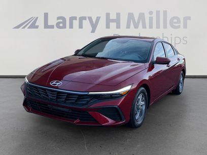 Certified 2025 Hyundai Elantra SE w/ Cargo Package