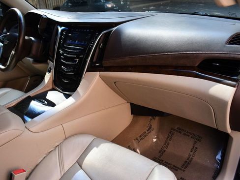 Used 2016 Cadillac Escalade Premium image 25
