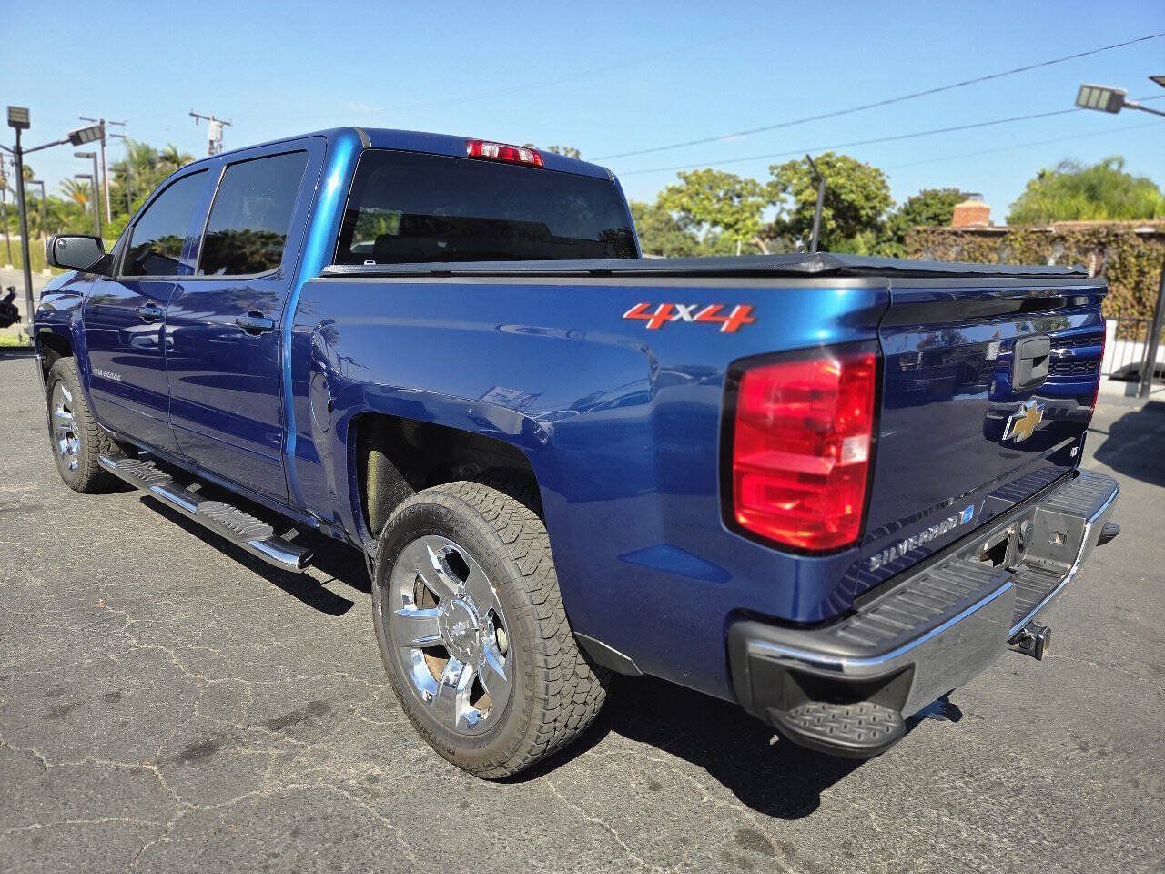 Used 2018 Chevrolet Silverado 1500 LT w/ LT Eassist Package AWD/4WD image 19