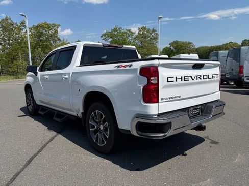 Used 2022 Chevrolet Silverado 1500 LT AWD/4WD image 5