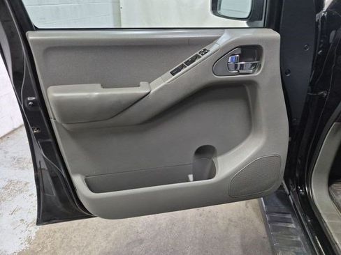 Used 2014 Nissan Frontier SV w/ SV Value Truck Package AWD/4WD image 14