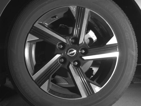 Used 2025 Nissan Sentra SV FWD image 14