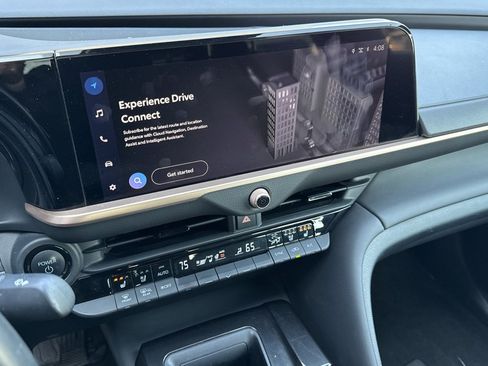 Used 2024 Toyota Crown Limited image 13