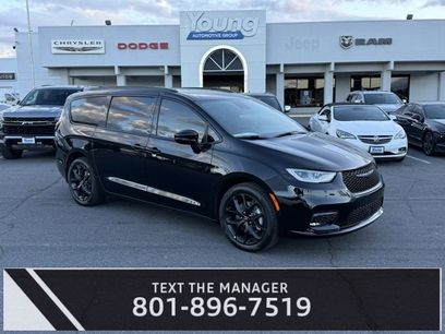 New 2026 Chrysler Pacifica Select