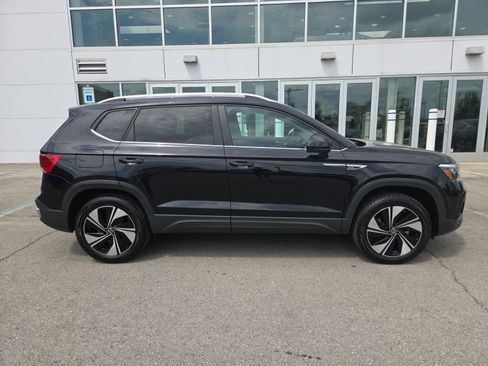 Certified 2024 Volkswagen Taos SE AWD/4WD image 2