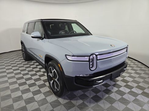 Used 2024 Rivian R1S Adventure AWD/4WD image 7