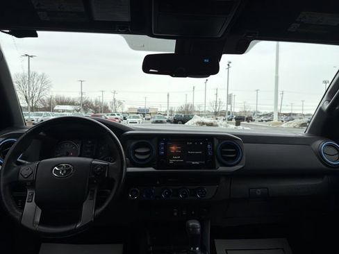 Certified 2018 Toyota Tacoma TRD Sport image 14