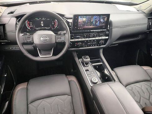 Certified 2026 Nissan Pathfinder Platinum w/ Cargo Package AWD/4WD image 28