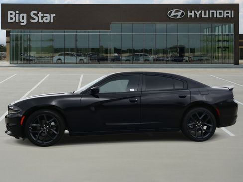 Used 2022 Dodge Charger SXT w/ Blacktop Package image 2